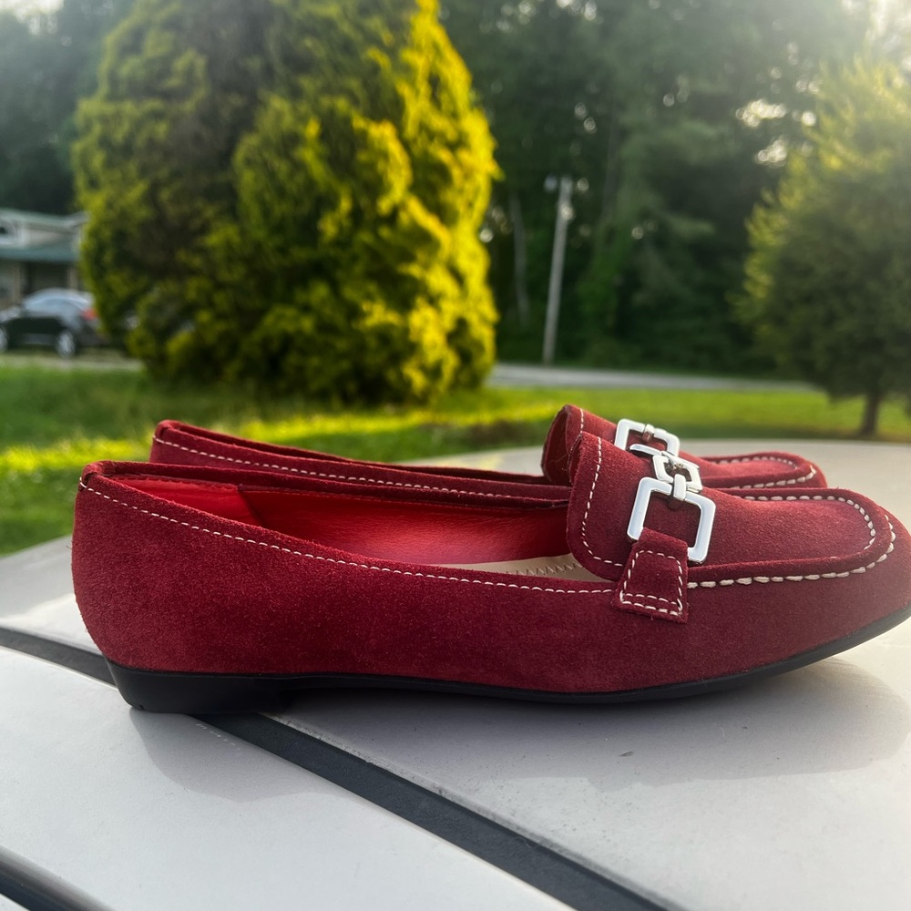 NWOT Signature Studio Red Horsebit Suede Loafers Size 7